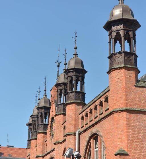 Five Point Hostel & Apartments