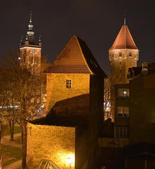 Five Point Hostel & Apartments