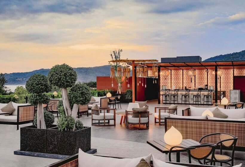 فندق Avista Grande Phuket Karon   Mgallery