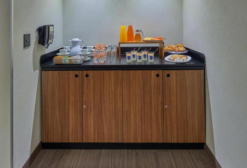 فندق City Express By Marriott Monterrey Lindavista