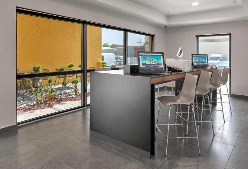 فندق City Express By Marriott Monterrey Lindavista