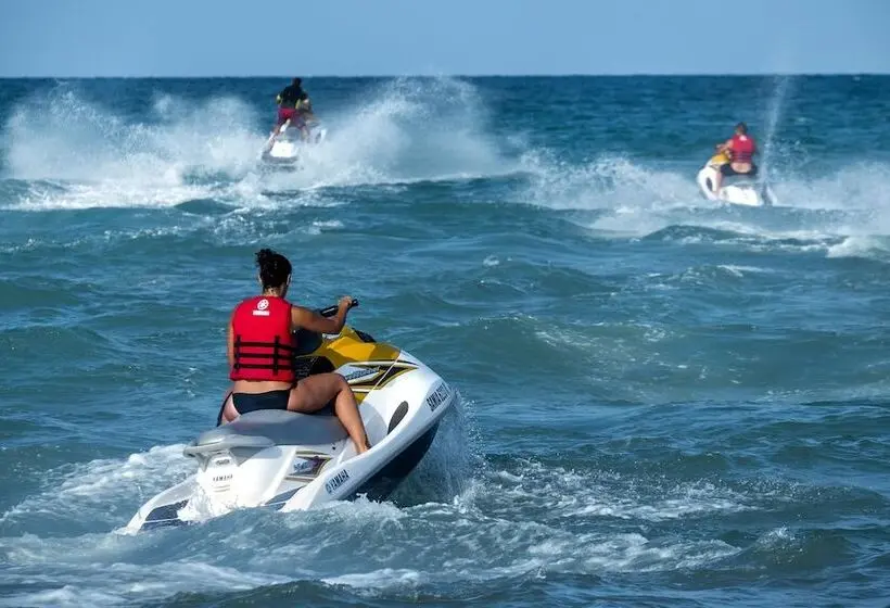 ホテル Medina Les Quatre Saisons Aqua Park Resort & Thalasso Djerba