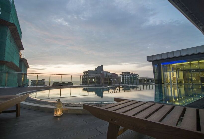 ホテル Platinum One Suites