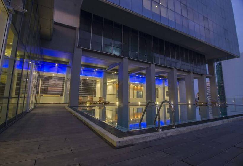 ホテル Platinum One Suites