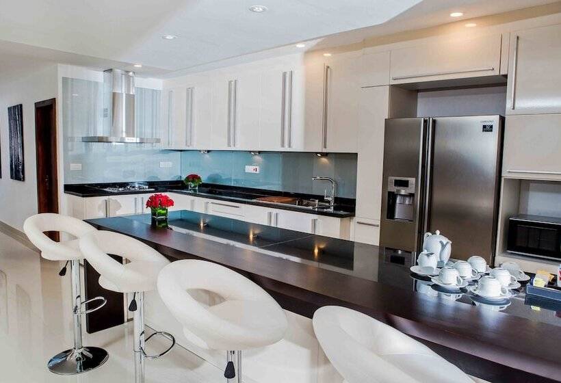 ホテル Platinum One Suites