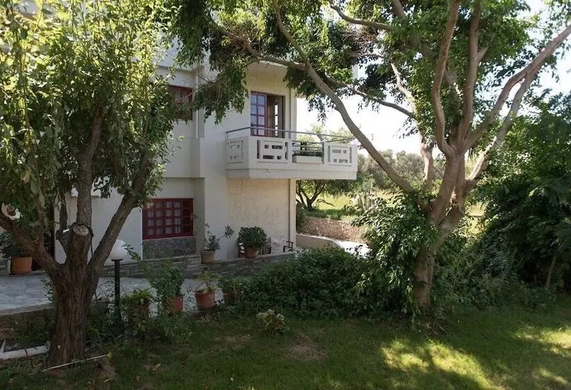 ホテル Proimos Apartments