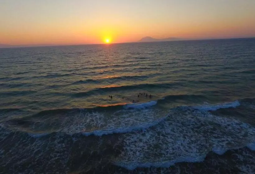 Hotelli Fournia Village