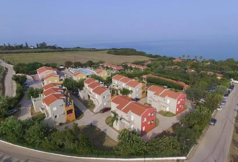 Hotelli Fournia Village