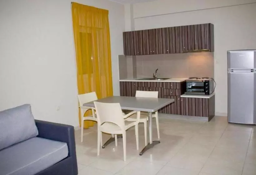 Hotelli Fournia Village