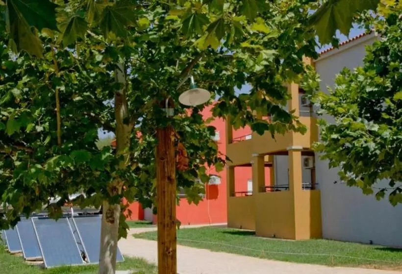 Hotelli Fournia Village