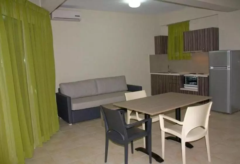 Hotelli Fournia Village