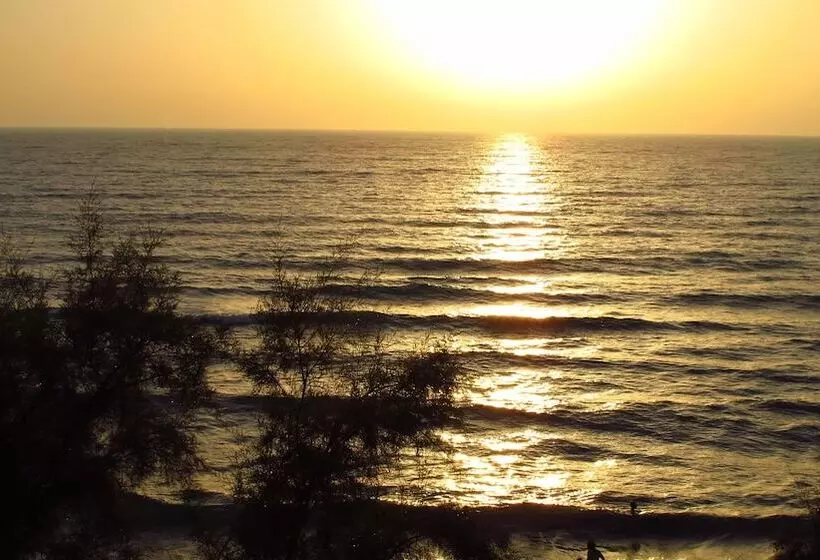 Hotelli Fournia Village