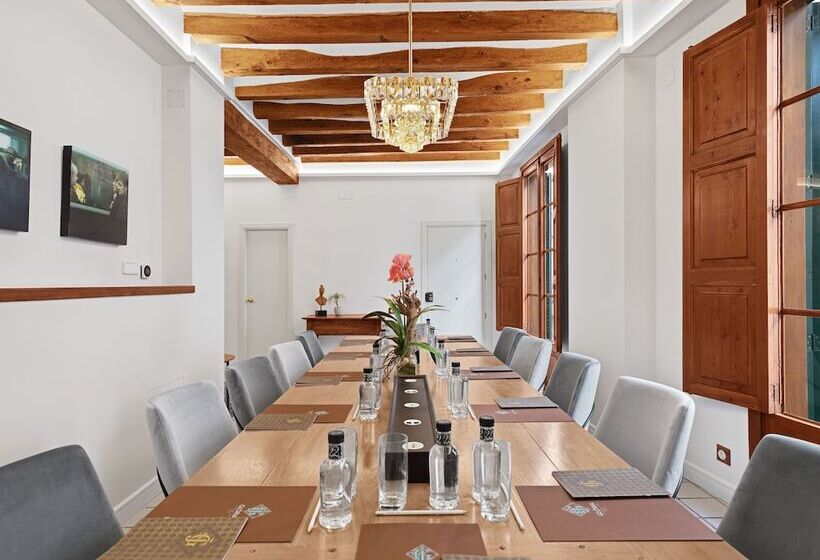 Отель Gloria De Sant Jaume