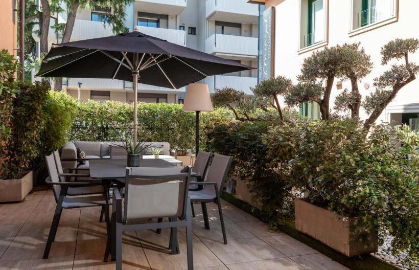 فندق Metropol Ceccarini Suite Luxury Apartments