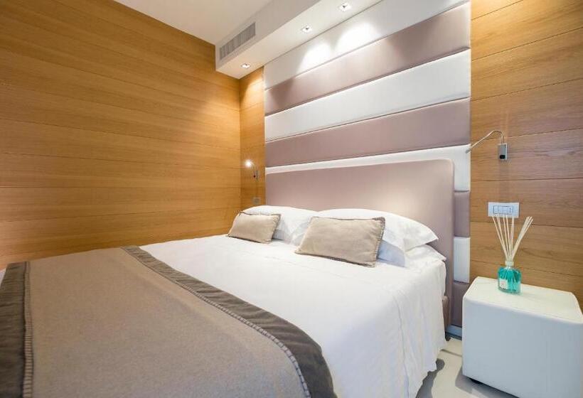 فندق Metropol Ceccarini Suite Luxury Apartments