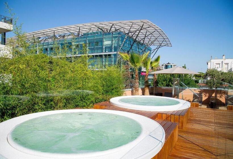 فندق Metropol Ceccarini Suite Luxury Apartments