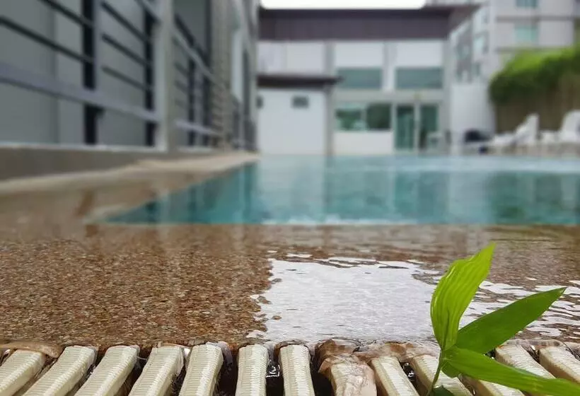 Hotelli Retreat Resort Pattaya
