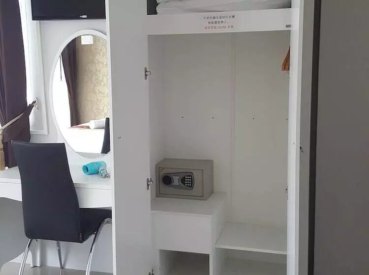 Hotelli Retreat Resort Pattaya