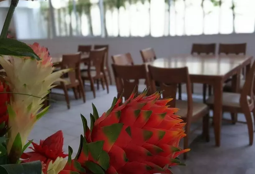Hotelli Retreat Resort Pattaya