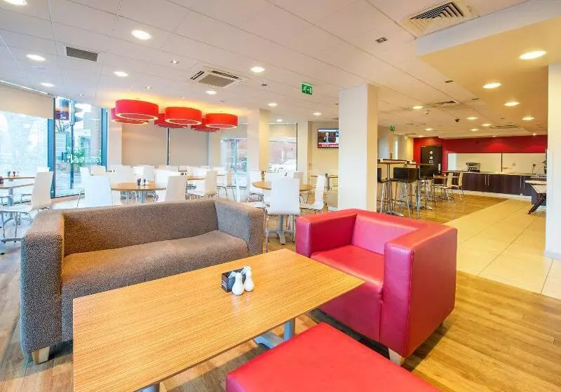 ホテル Travelodge London Hounslow