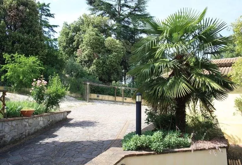 Hotelli Un Petit Paradis