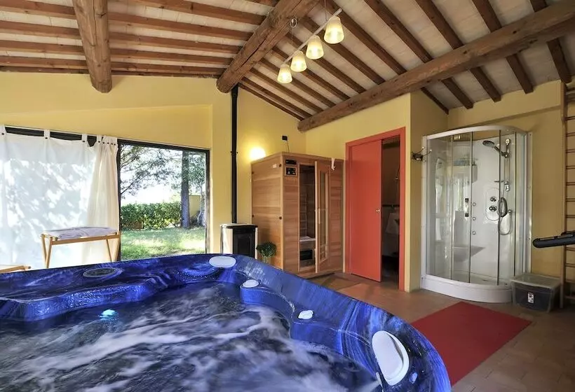 Hotelli Un Petit Paradis