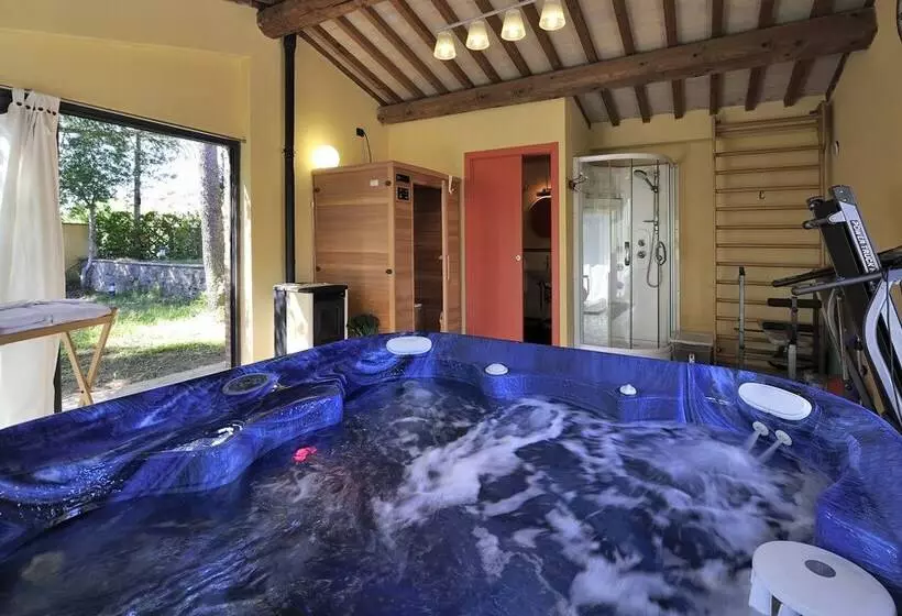 Hotelli Un Petit Paradis