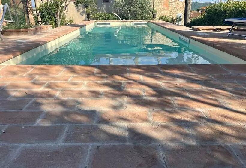 Hotelli Un Petit Paradis