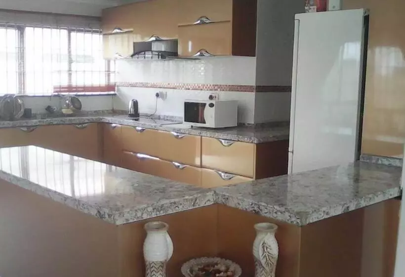 پانسیون Abundance Palace Guest House