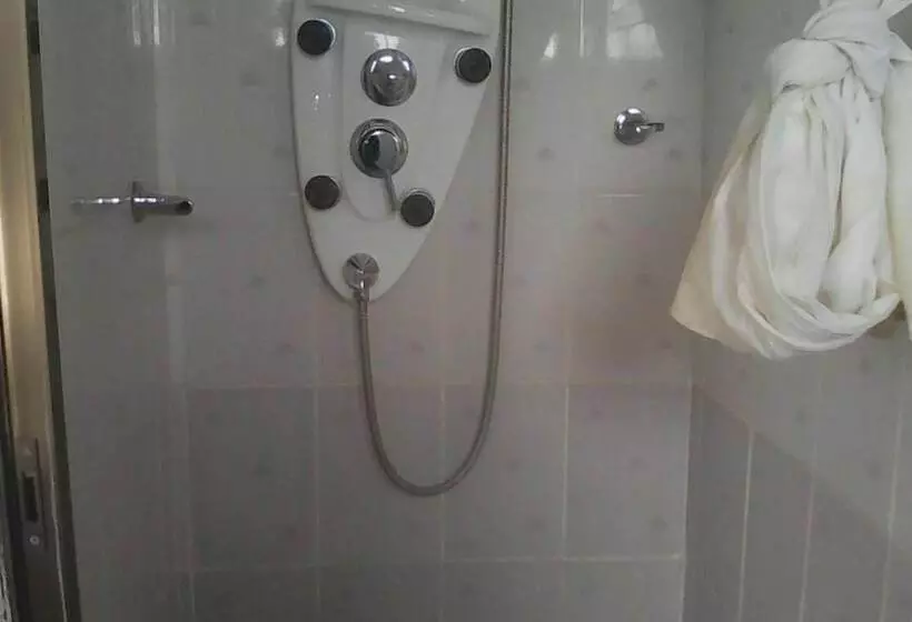 پانسیون Abundance Palace Guest House