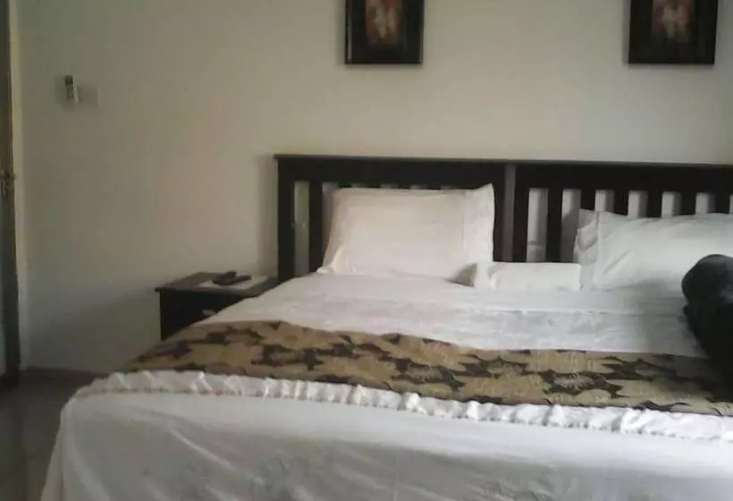 پانسیون Abundance Palace Guest House