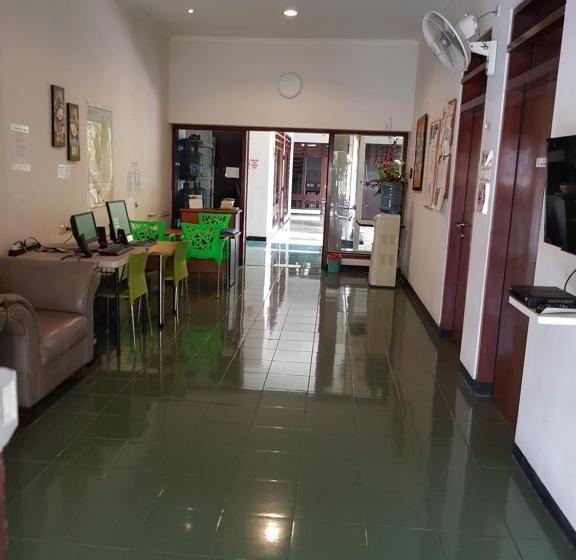 فندق صغير Krowi Inn