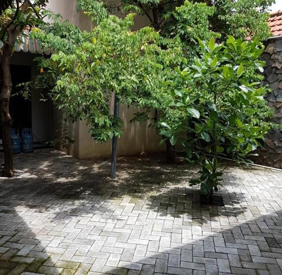 فندق صغير Krowi Inn