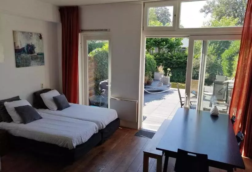 تختخواب و صبحانه Canal Garden Apartment Staywell Amsterdam