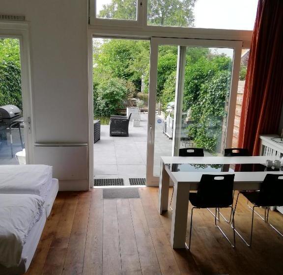 צימר Canal Garden Apartment Staywell Amsterdam