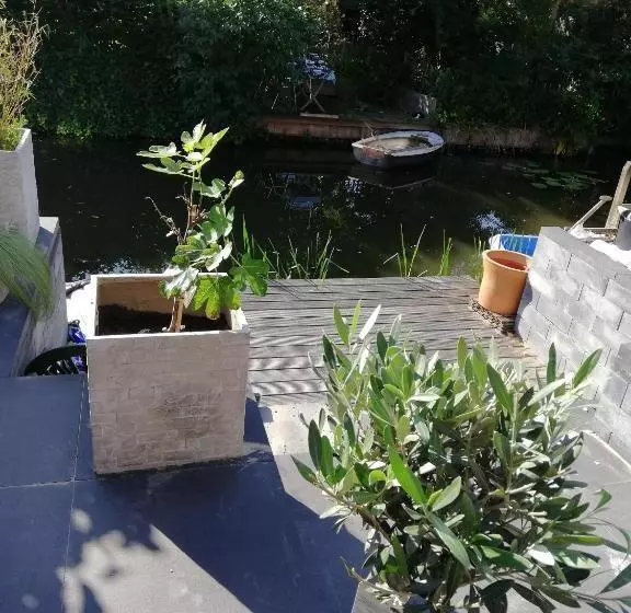 تختخواب و صبحانه Canal Garden Apartment Staywell Amsterdam