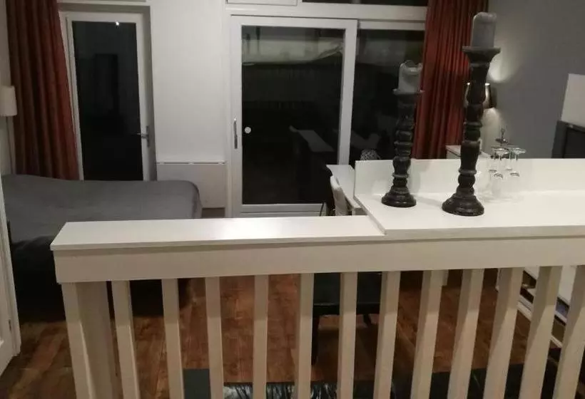 تختخواب و صبحانه Canal Garden Apartment Staywell Amsterdam