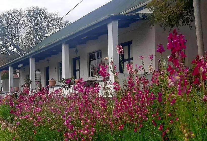 Aamiaismajoitus (B&B) Over The Mountain Guest Farm