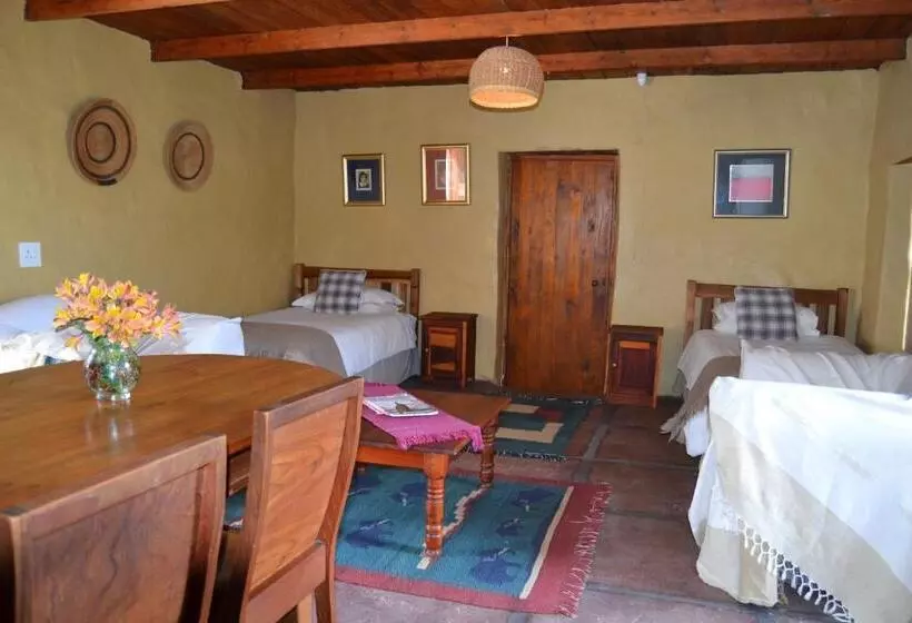 Aamiaismajoitus (B&B) Over The Mountain Guest Farm