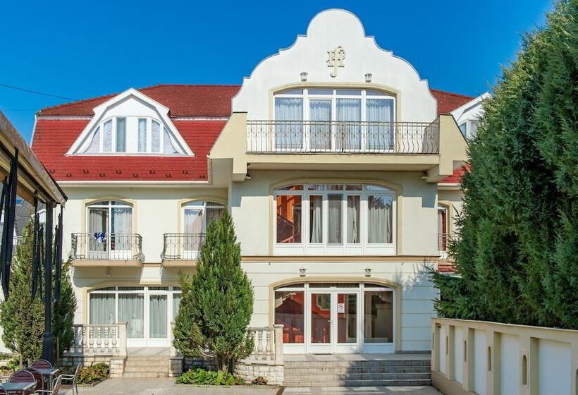 Отель Aqua Blue