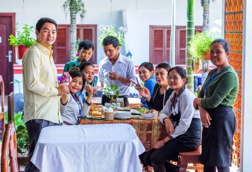 هتل Baystone Resort