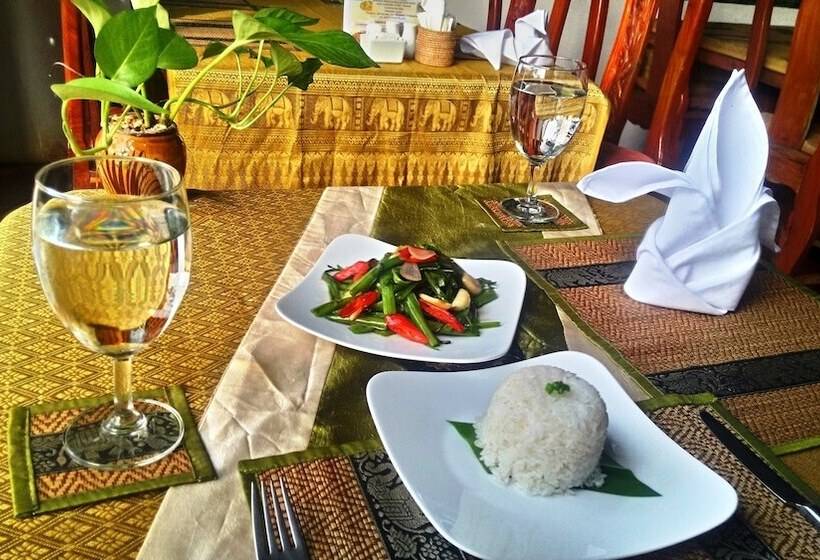 هتل Baystone Resort