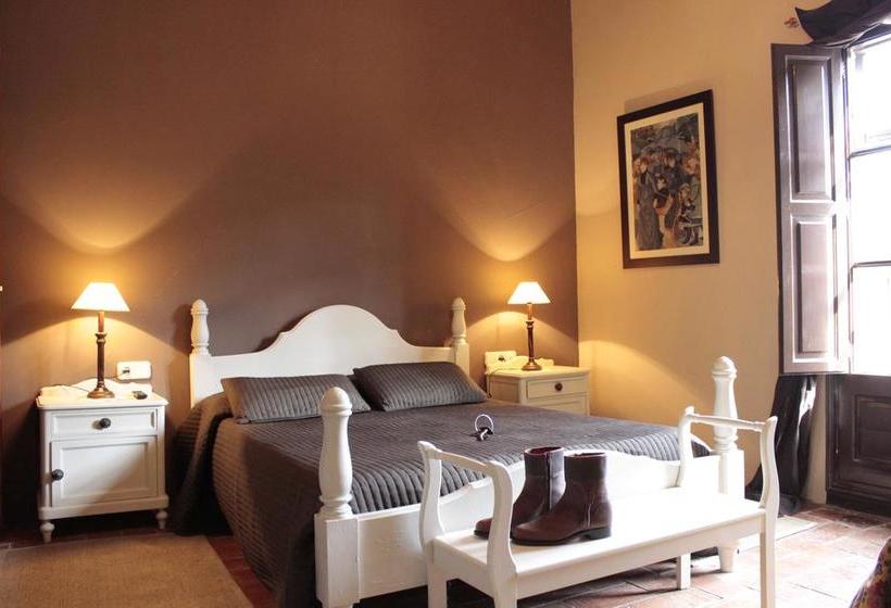 هتل Masia Can Sala