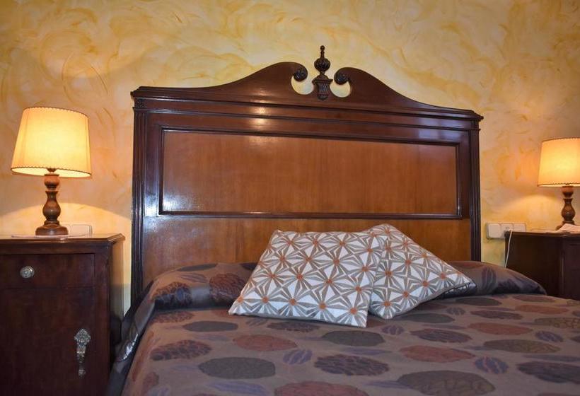 هتل Masia Can Sala