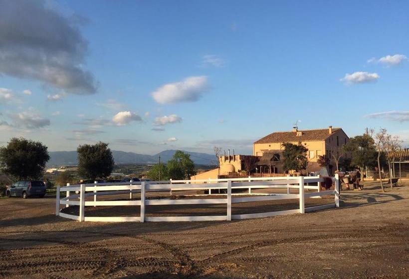 هتل Masia Can Sala