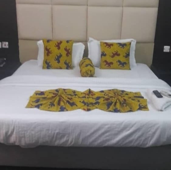 هتل Transtell Suites & Apartments