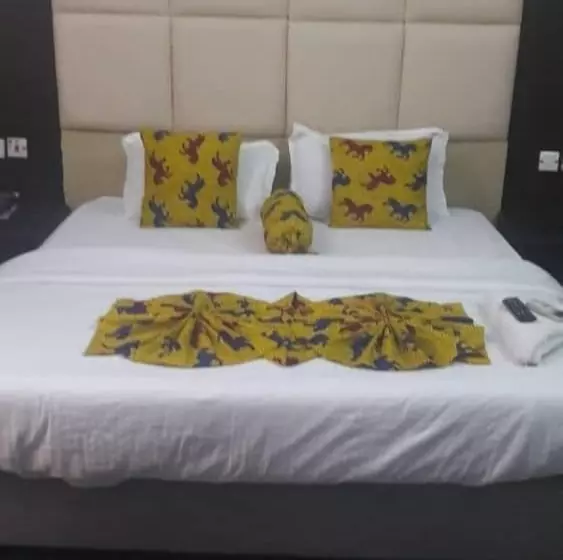 هتل Transtell Suites & Apartments