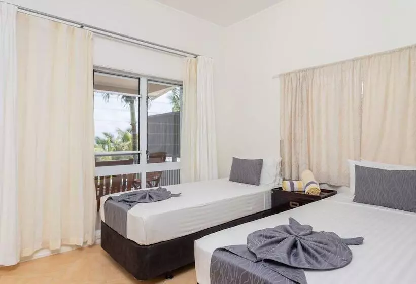 Moana Sands Beachfront Villas