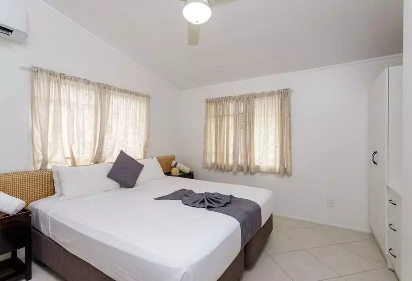 Moana Sands Beachfront Villas