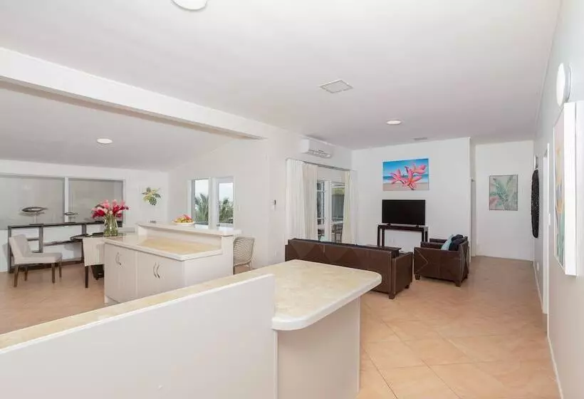 Moana Sands Beachfront Villas